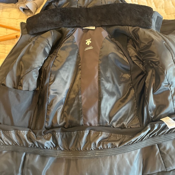 Descente ski parka size 6 - Picture 8 of 8